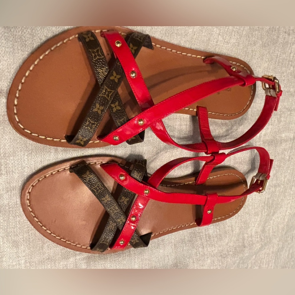 Authentic 💁🏻‍♀️Louis Vuitton  pretty sandals( size 37-1/2/7-5)